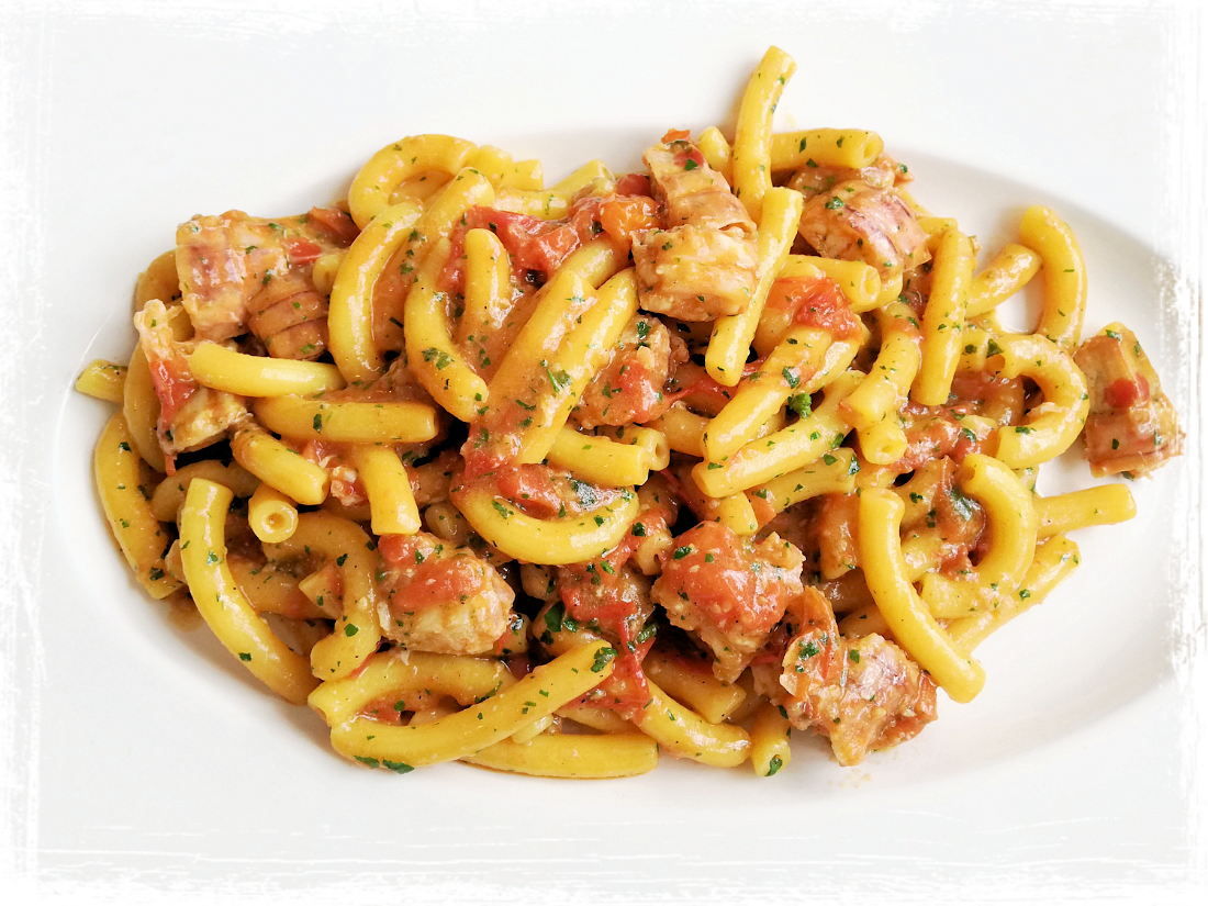 Maccheroncini al torchio con sugo alle canocchie Maccheroncini al torchio con sugo alle canocchie