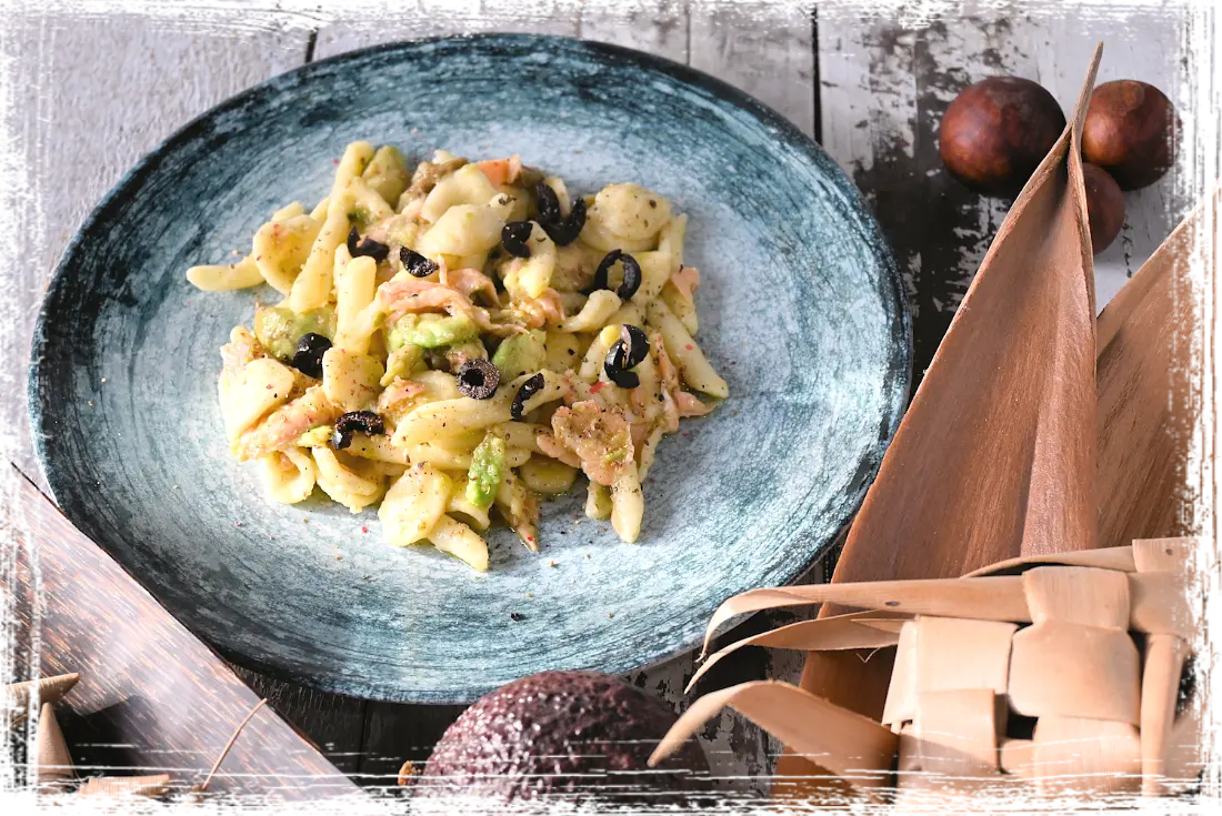 Maritati con avocado e salmone affumicato Maritati con avocado e salmone affumicato
