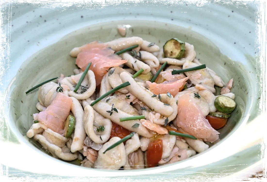 Maritati con salmone, pomodorini e zucchine Maritati con salmone, pomodorini e zucchine