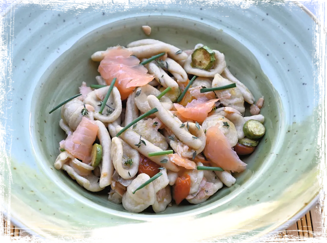 Maritati con salmone, pomodorini e zucchine Maritati con salmone, pomodorini e zucchine