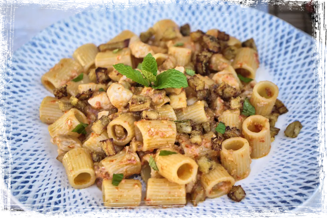 Mezze maniche al pesce spada con pesto di pomodori secchi