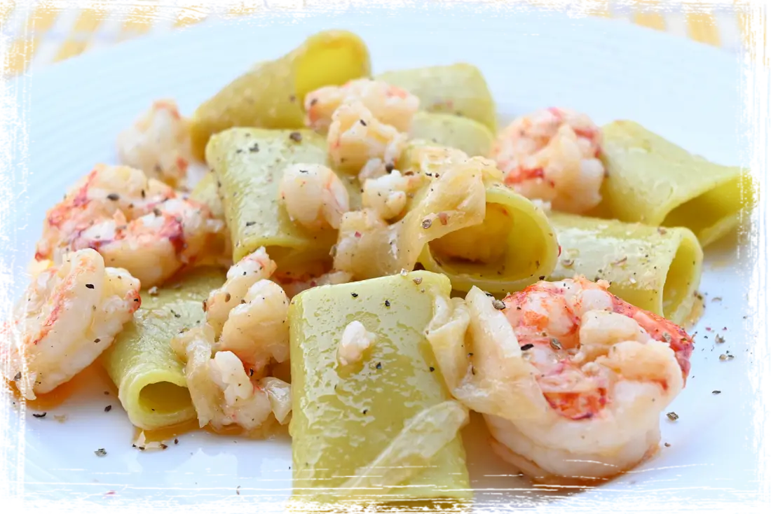 Paccheri al bergamotto con gamberi e zenzero in agrodolce Paccheri al bergamotto con gamberi e zenzero in agrodolce
