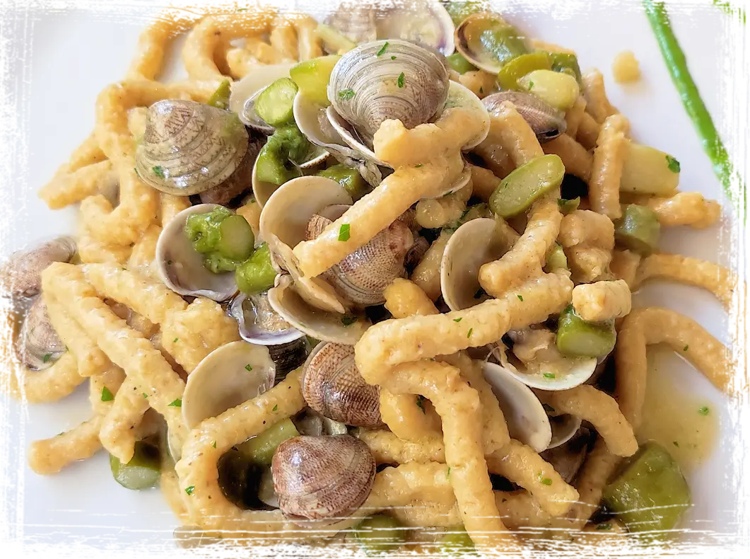 Passatelli con vongole e asparagi