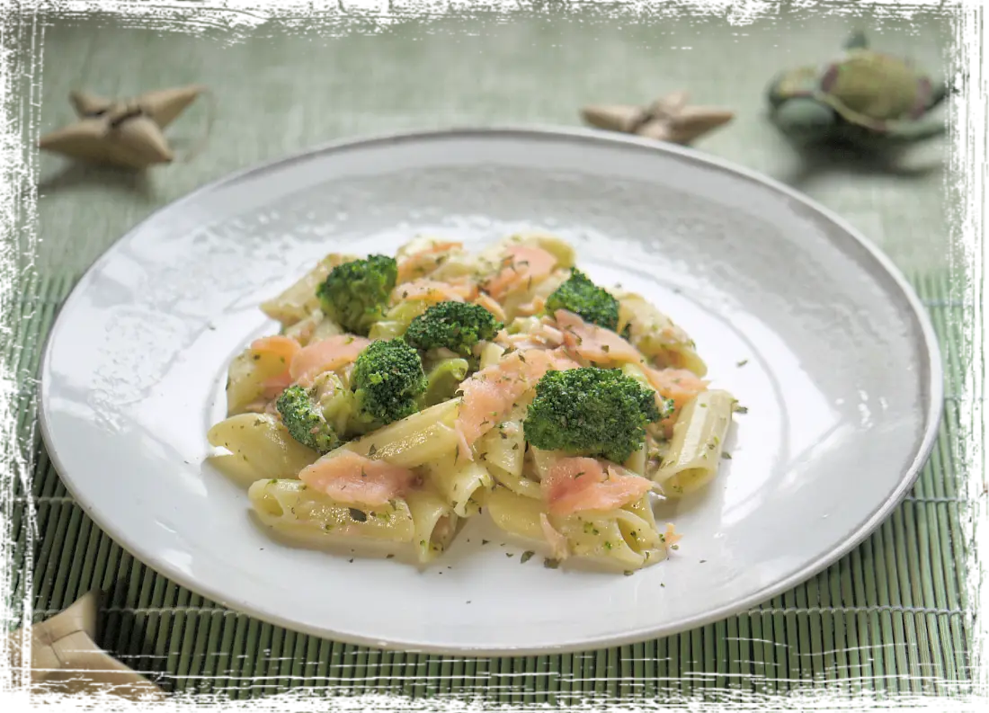 Penne con salmone e broccoli Penne con salmone e broccoli