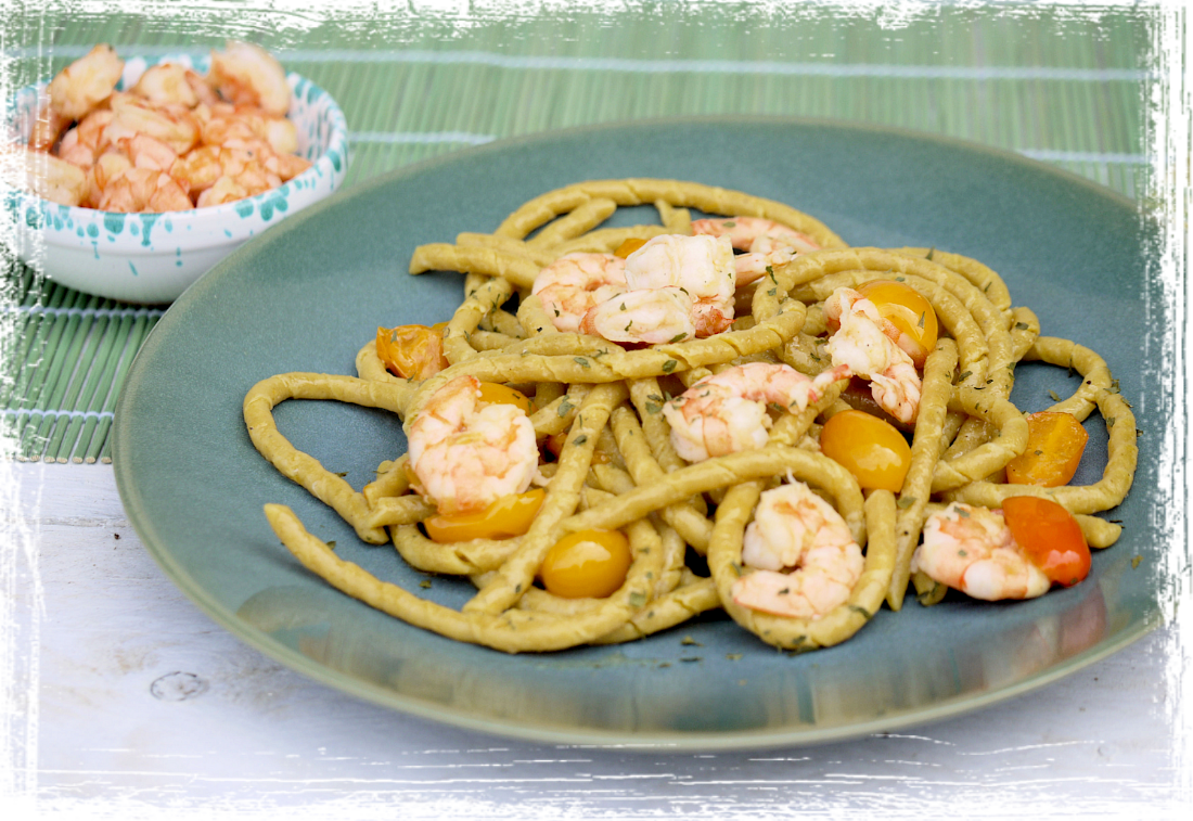 Sagne ritorte al curry con mazzancolle e pomodorini gialli Sagne ritorte al curry con mazzancolle e pomodorini gialli