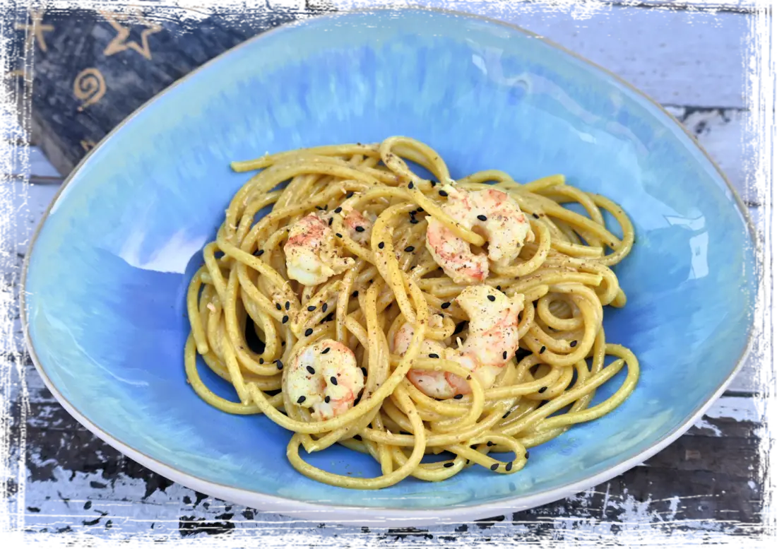 Spaghetti curcuma limone e pepe con gamberi al curry Spaghetti curcuma limone e pepe con gamberi al curry
