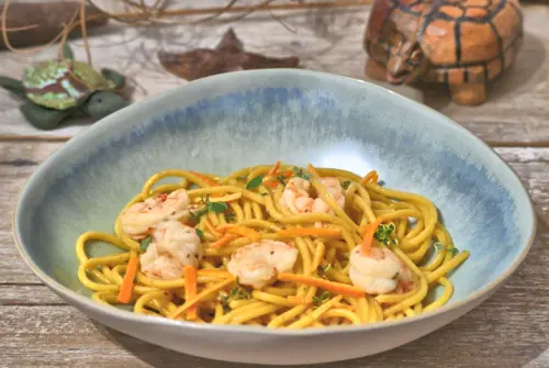 Spaghetti curcuma, limone e pepe con gamberi agli agrumi
