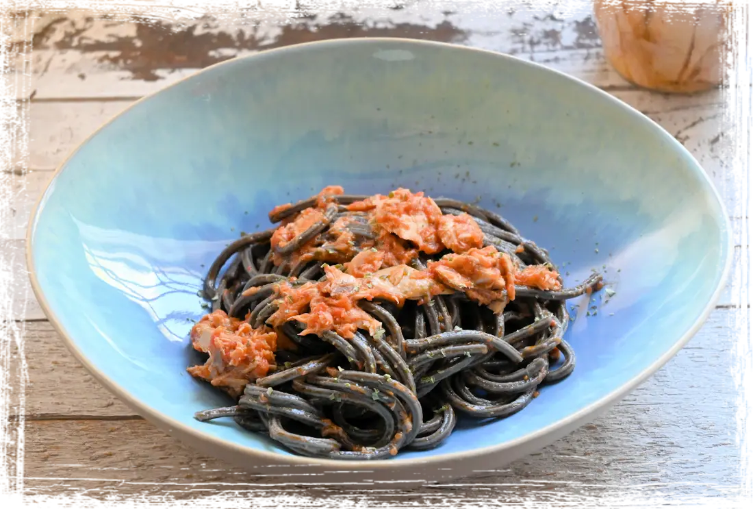 Spaghetti al nero di seppia e tonno Spaghetti al nero di seppia e tonno