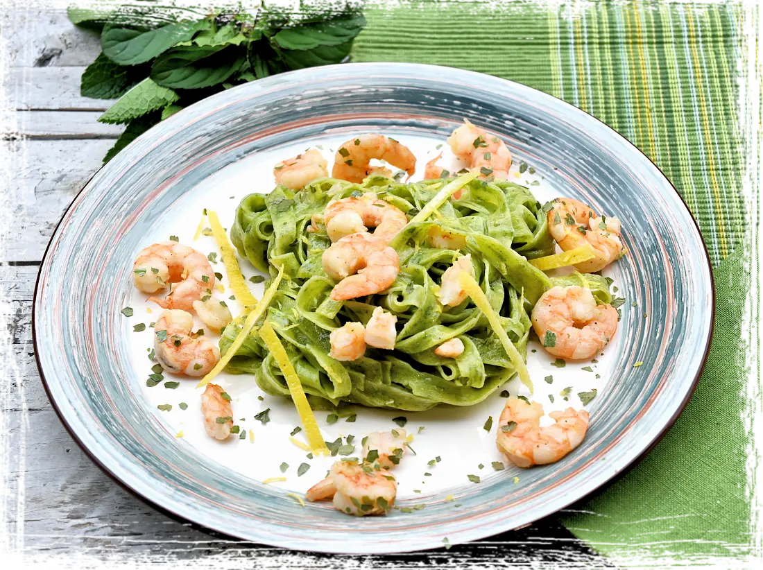 Tagliatelle verdi con mazzancolle e zenzero Tagliatelle verdi con mazzancolle e zenzero
