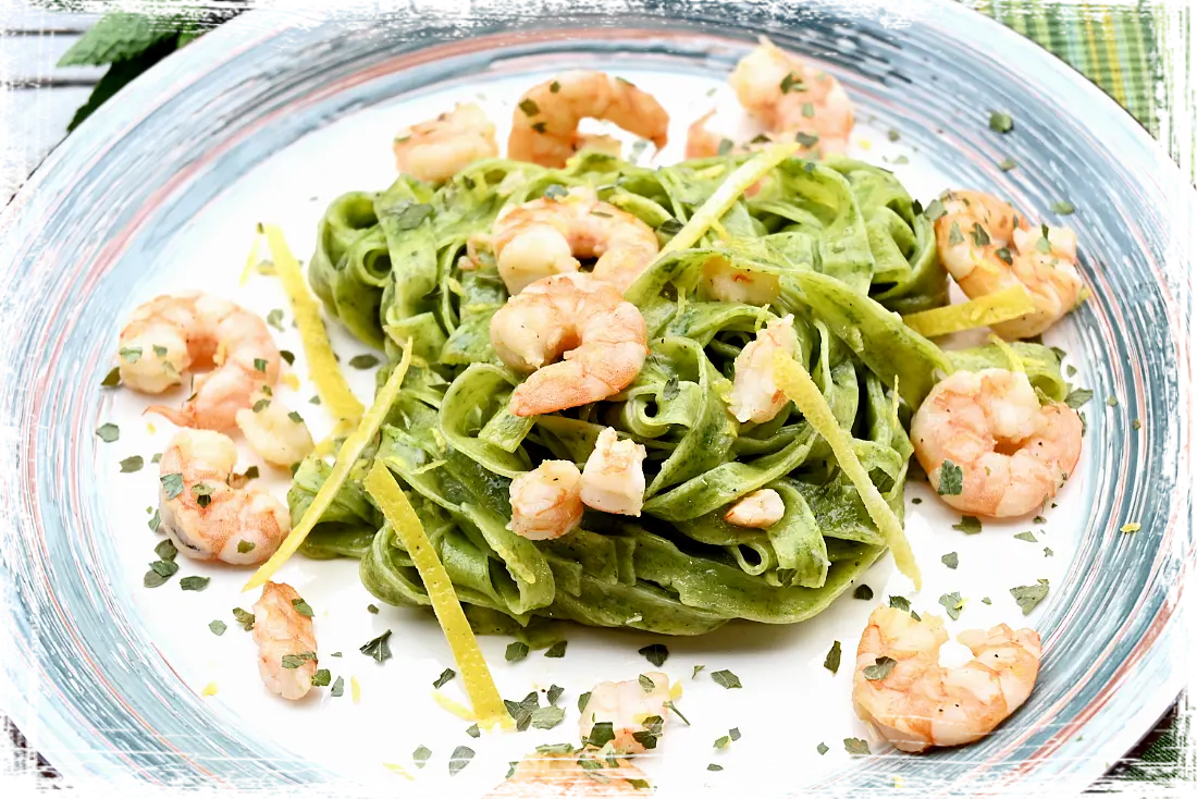 Tagliatelle verdi con mazzancolle e zenzero Tagliatelle verdi con mazzancolle e zenzero