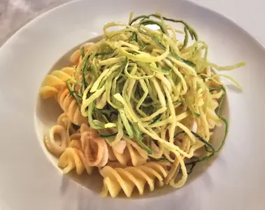 Fusilloni con calamari e bottarga