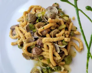 Passatelli con vongole e asparagi