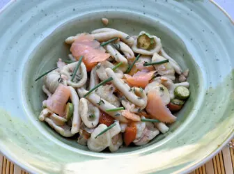 Maritati con salmone, pomodorini e zucchine