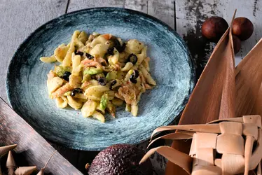 Maritati con avocado e salmone affumicato