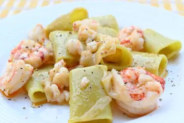 Paccheri al bergamotto con gamberi e zenzero in agrodolce