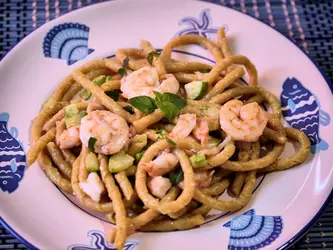 sagne ritorte al curry con mazzancolle e zucca trombetta