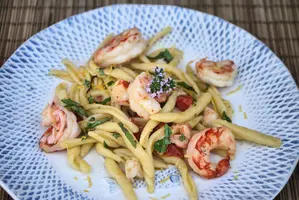 Fusilli al ferretto con gamberi ed erbe aromatiche al limone