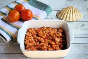 Gamberetti con salsa al pomodoro e basilico