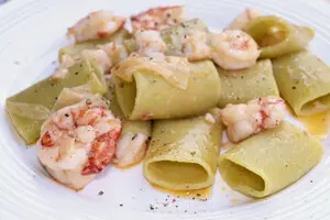 Paccheri al bergamotto con gamberi e zenzero in agrodolce