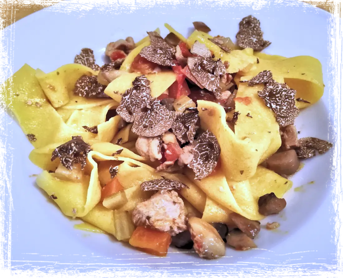 Pappardelle con ragù di fagiano e funghi con tartufo