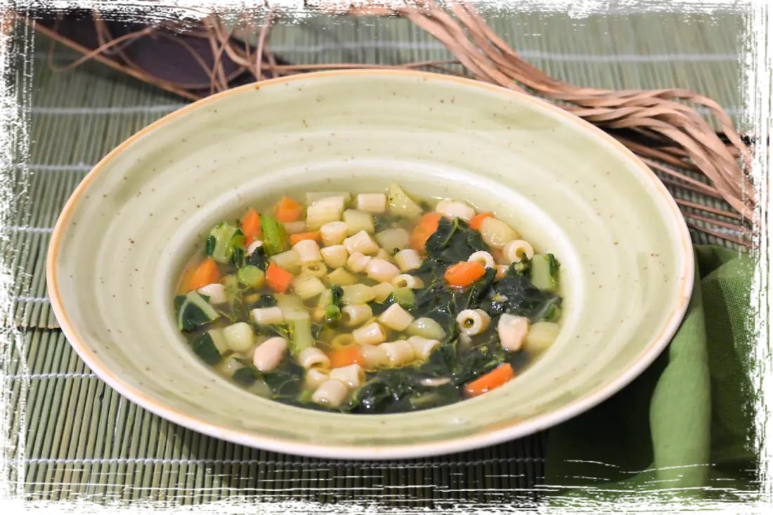 Minestra di verdure con ditali rigati Minestra di verdure con ditali rigati