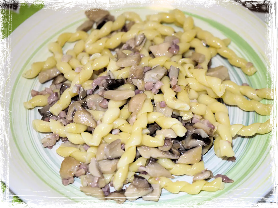 Busiate con cardoncelli e speck Busiate con cardoncelli e speck