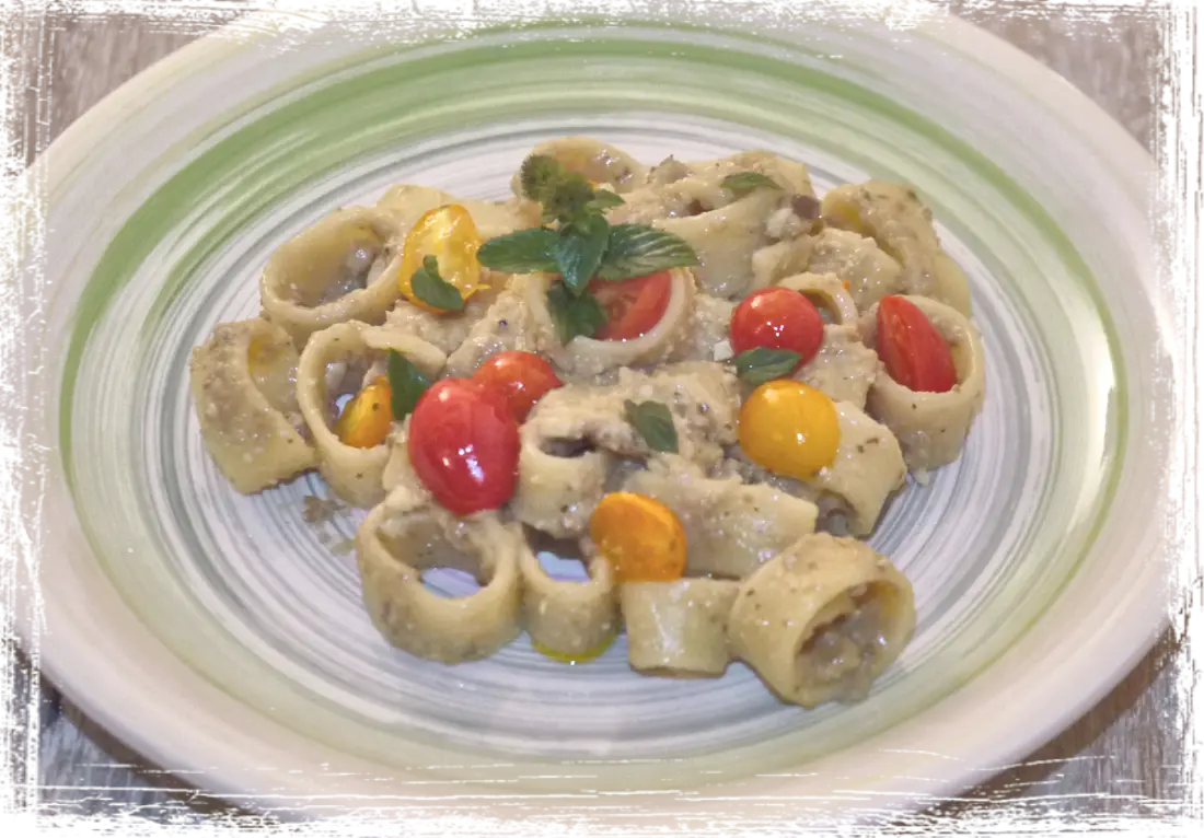 Calamarata con crema di melanzane Calamarata con crema di melanzane