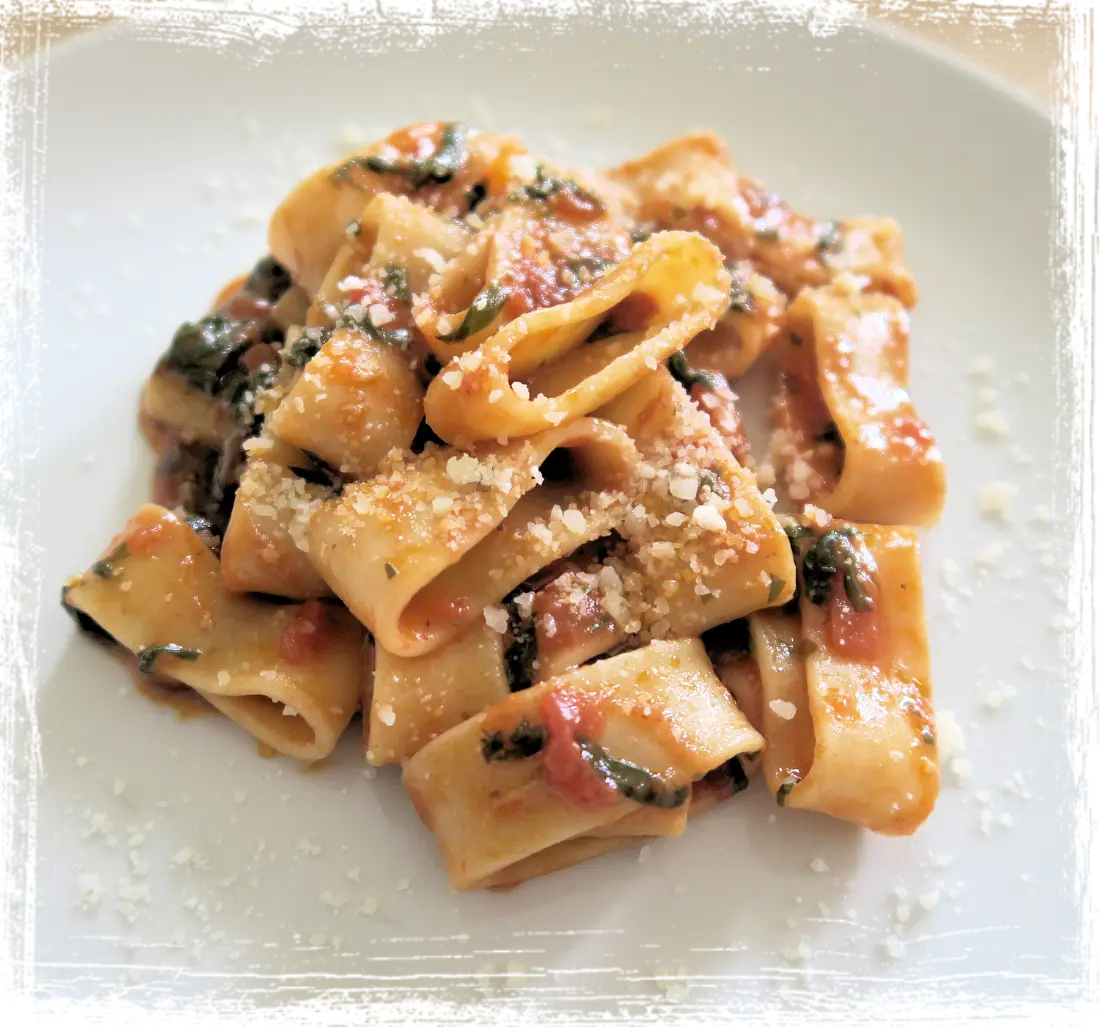 Calamarata all'arrabbiata con stridoli Calamarata all'arrabbiata con stridoli