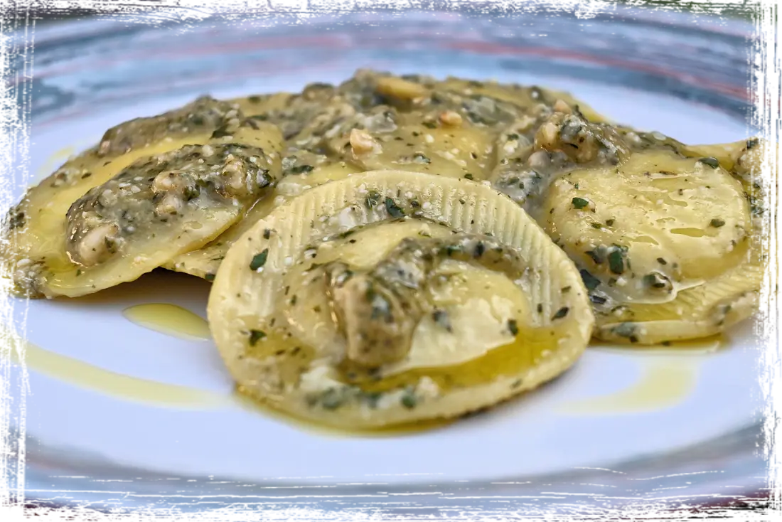 Cappelli del prete al pesto di basilico