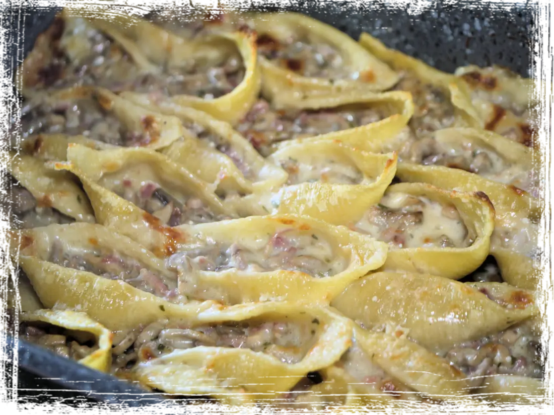 Conchiglioni al forno ripieni  di funghi e speck