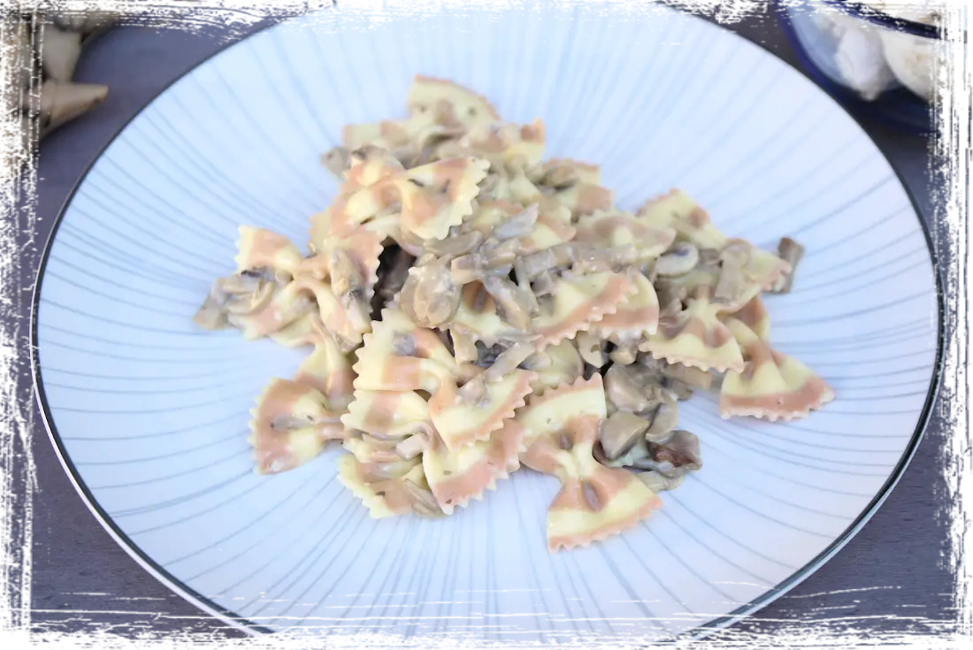 Farfalle alla bietola rossa ai funghi