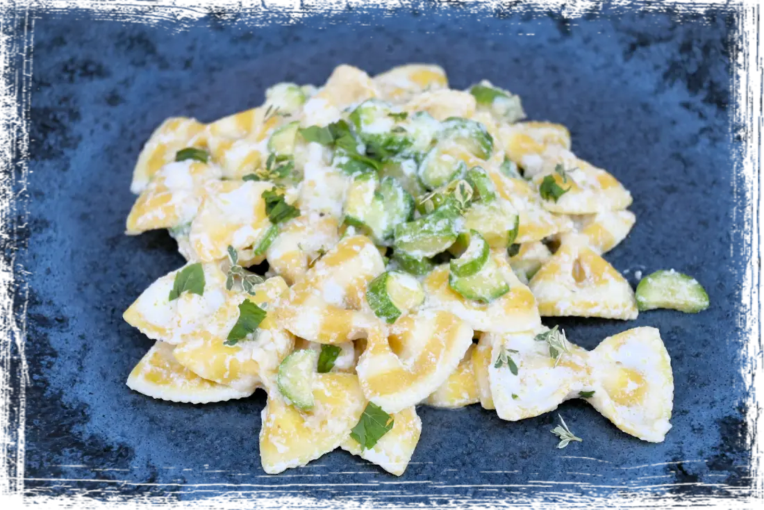 Farfalle al limone con zucchine e menta Farfalle al limone con zucchine e menta
