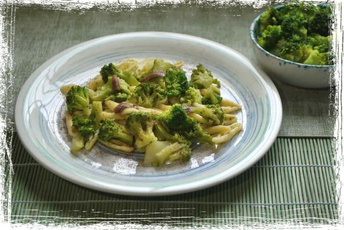 Fusilli con broccoli e alici del Mar Cantabrico