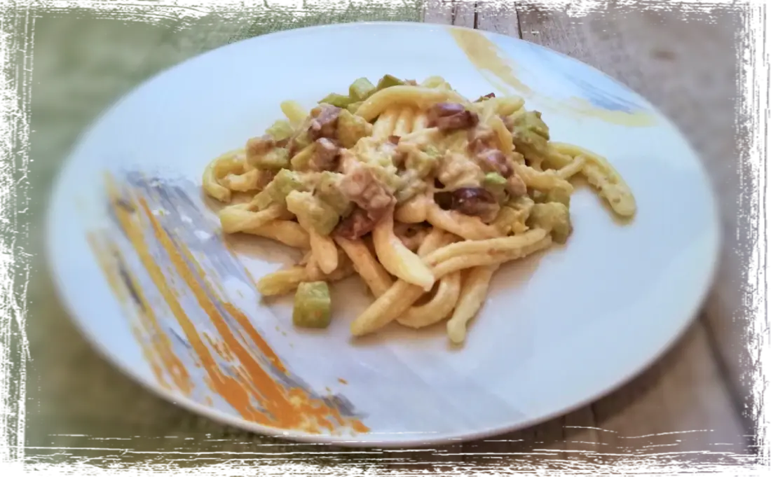 Fusilli al ferretto con melanzane, zucca di albenga e crema di robiola