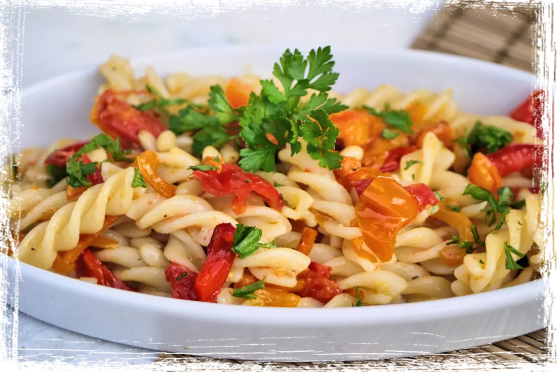 Fusilli pomodorini, peperoni e prezzemolo Fusilli pomodorini, peperoni e prezzemolo