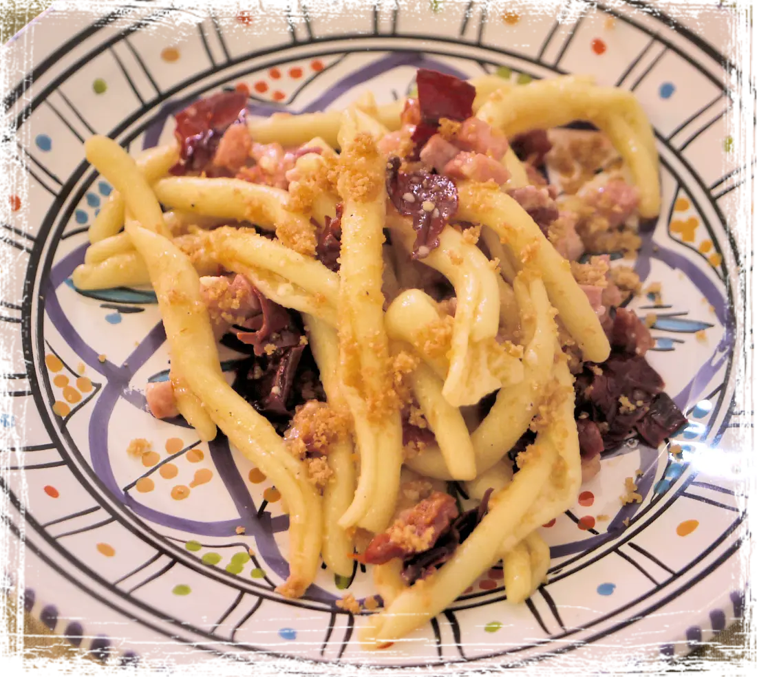 Fusilli al ferretto con pancetta e peperoni cruschi