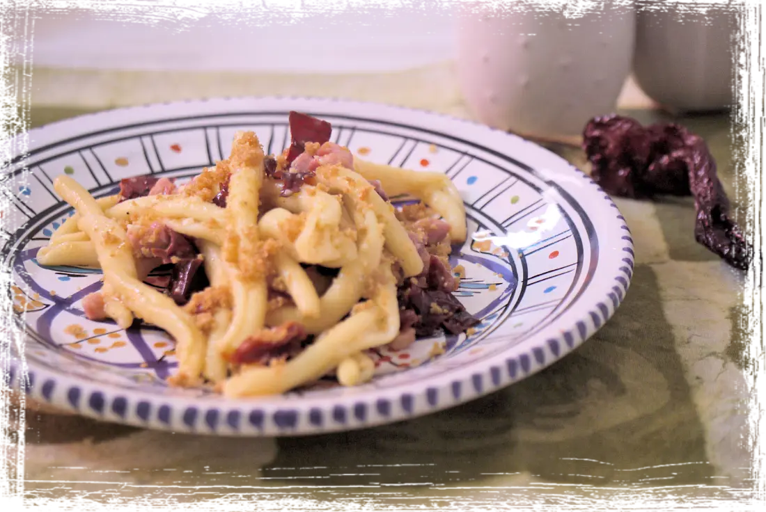 Fusilli al ferretto con pancetta e peperoni cruschi