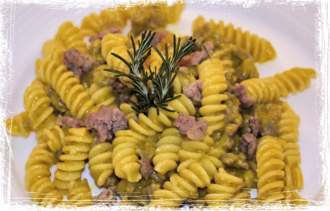Fusilli con crema di zucca e salsiccia Fusilli con crema di zucca e salsiccia
