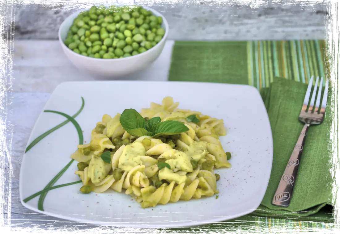 Fusilloni con creme di piselli e avocado alla menta