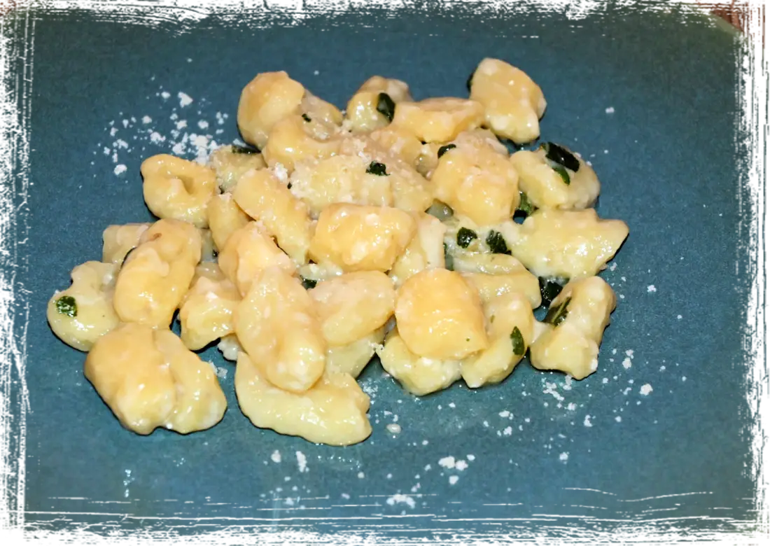 Gnocchi di patate burro e salvia Gnocchi di patate burro e salvia