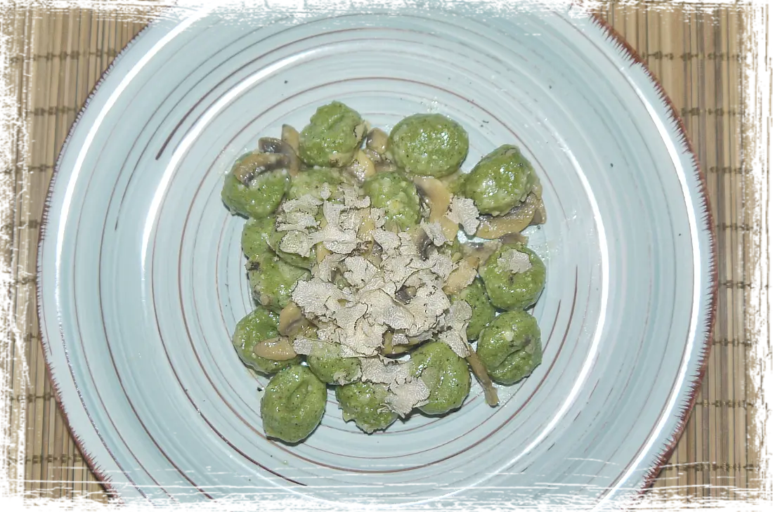 Gnocchi verdi funghi e tartufi