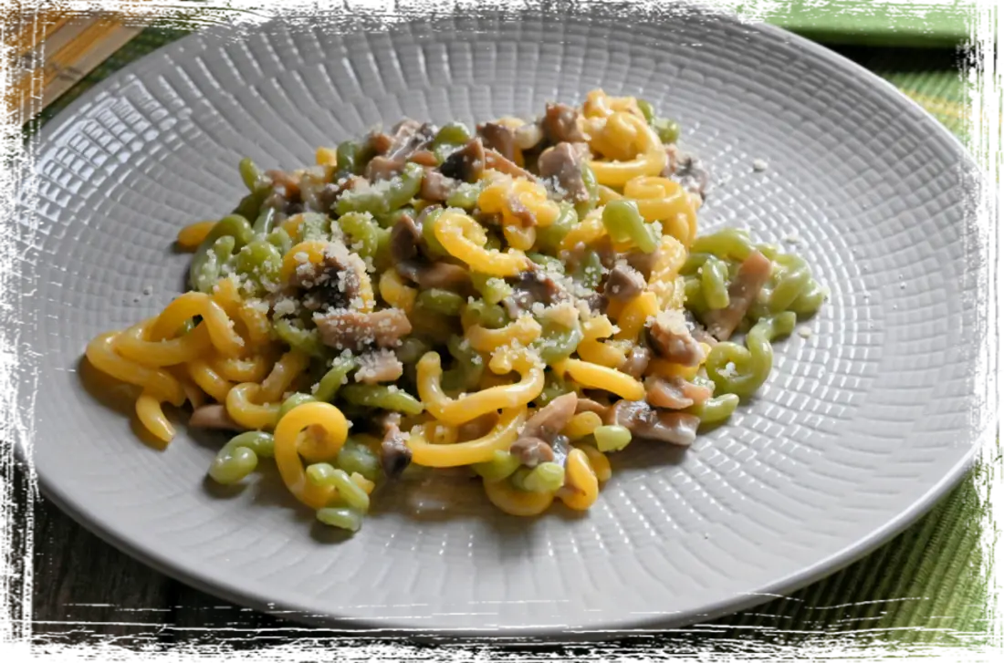 Gramigna paglia e fieno ai funghi Gramigna paglia e fieno ai funghi