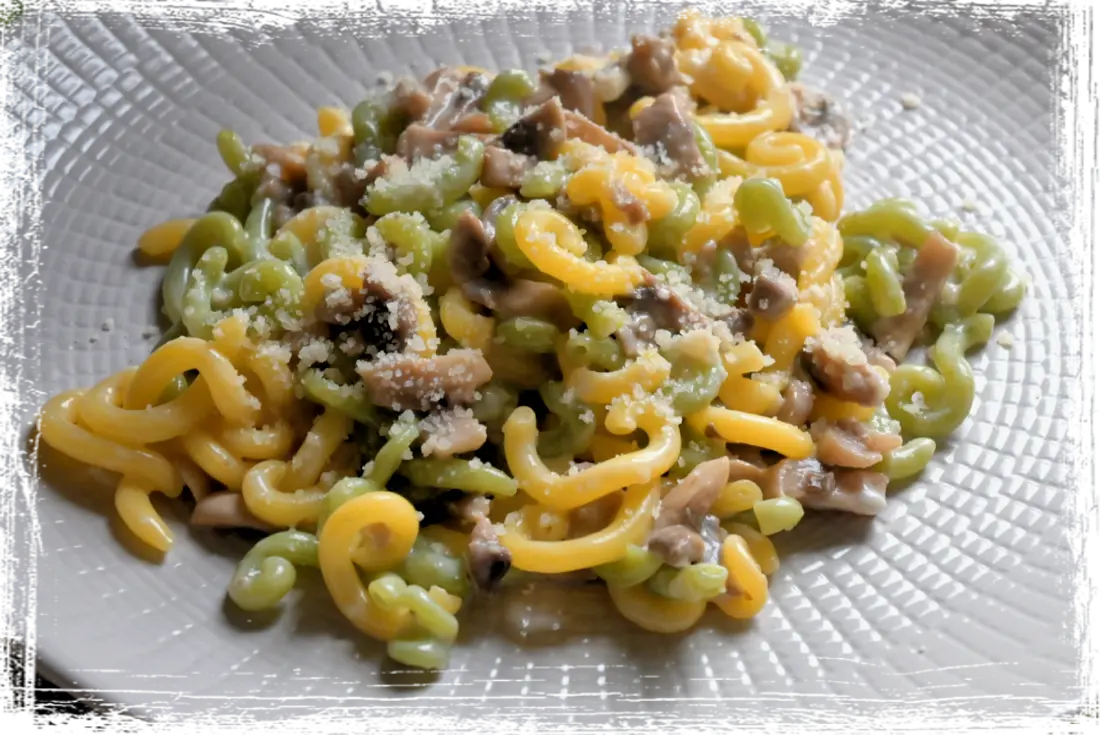 Gramigna paglia e fieno ai funghi Gramigna paglia e fieno ai funghi