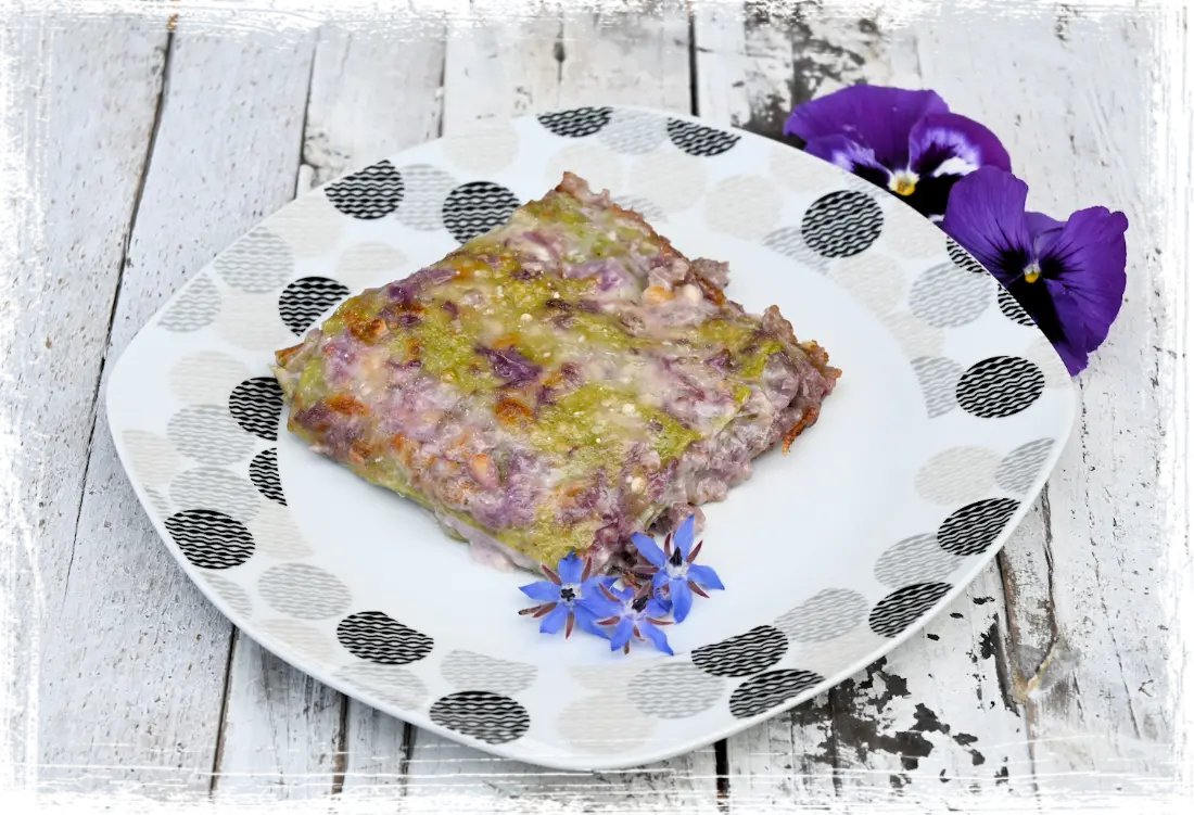 Lasagne verdi con cavolo viola e salsiccia Lasagne verdi con cavolo viola e salsiccia