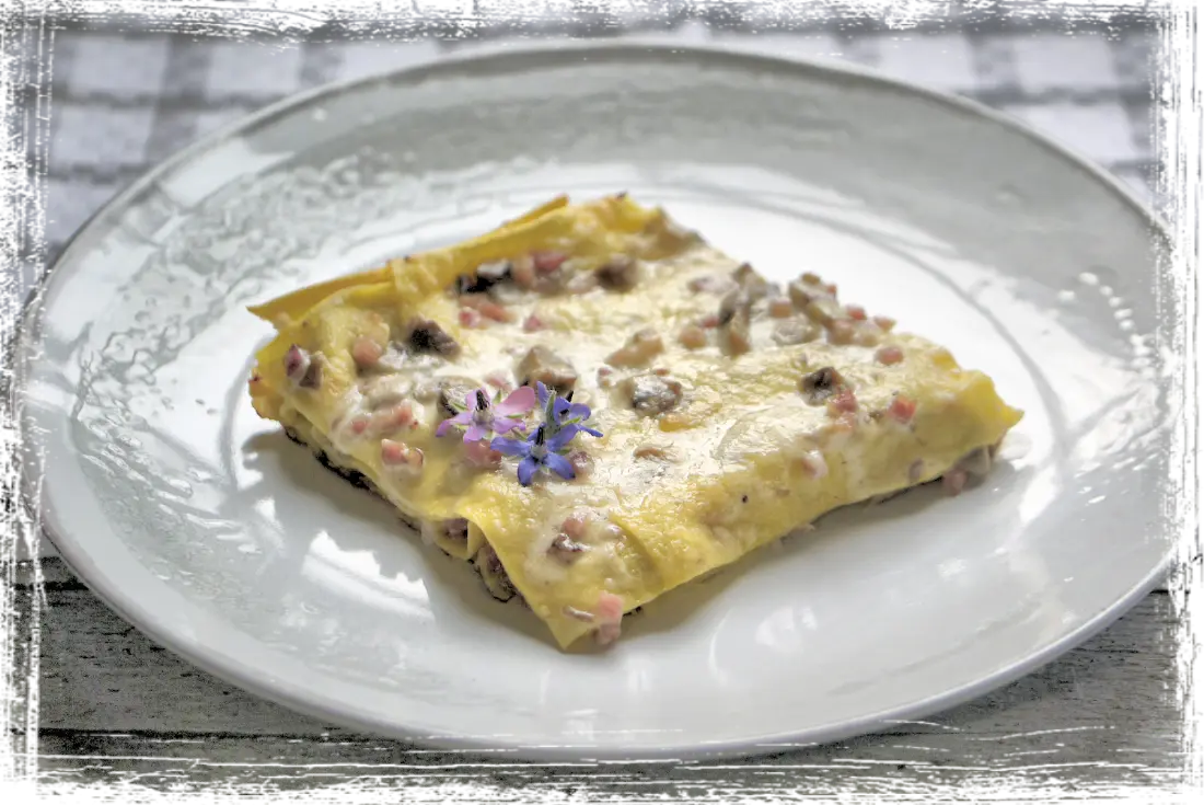 Lasagna bianca con speck e funghi Lasagna bianca con speck e funghi