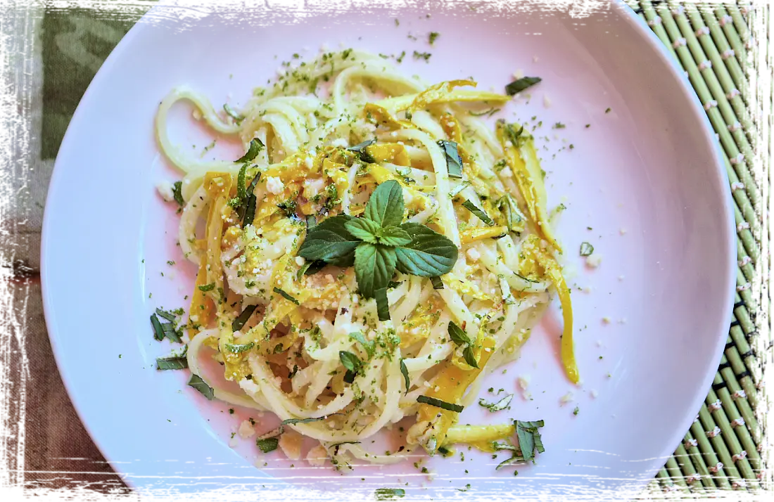 Linguine con julienne di zucchina gold, lime e menta