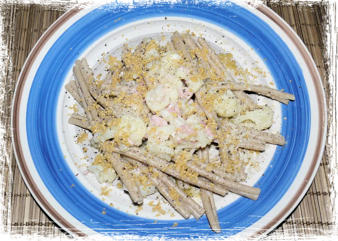Maccheroncini cavolfiore e pancetta Maccheroncini cavolfiore e pancetta