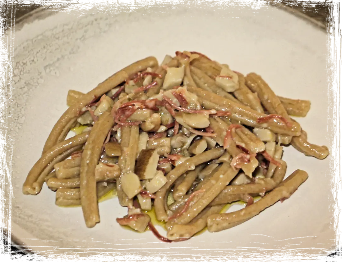 Maccheroncini speck e porcini Maccheroncini speck e porcini