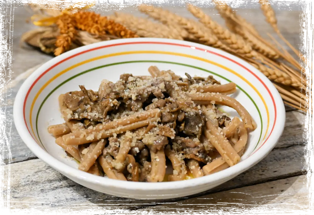 Maccheroncini salsiccia e porcini Maccheroncini salsiccia e porcini