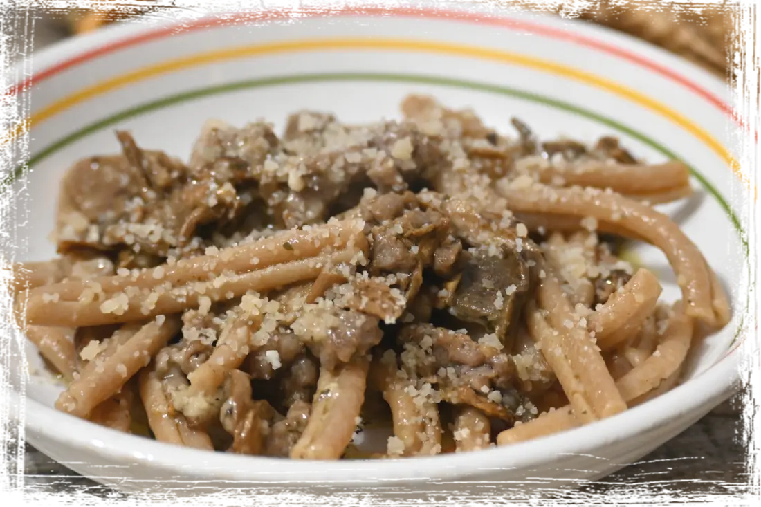 Maccheroncini salsiccia e porcini Maccheroncini salsiccia e porcini